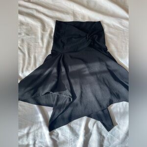 Tehen par Poles Black Cape